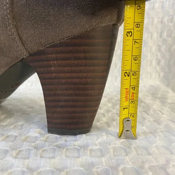 Clarks NWOT Suede Alpine Andi Ankle Heeled Lace Up Bootie Taupe Women's Size 8 - Picture 12 of 16